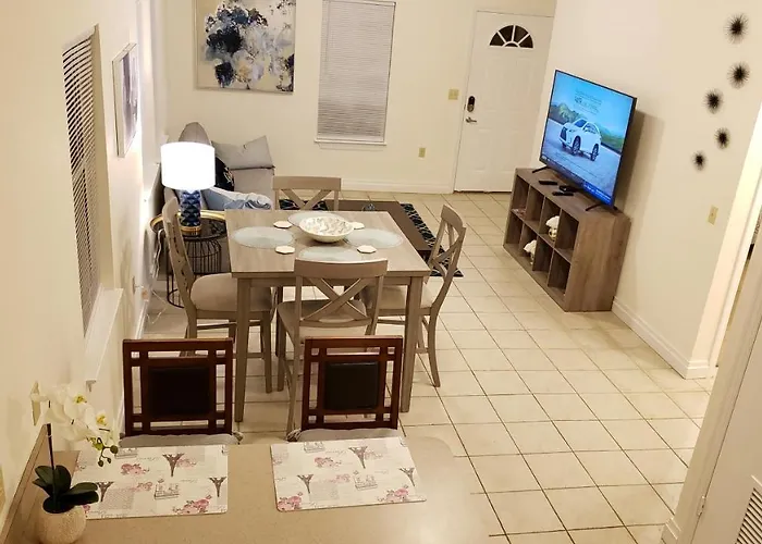Modern House Minutes From Downtown Gainesville, Uf, Va & More!